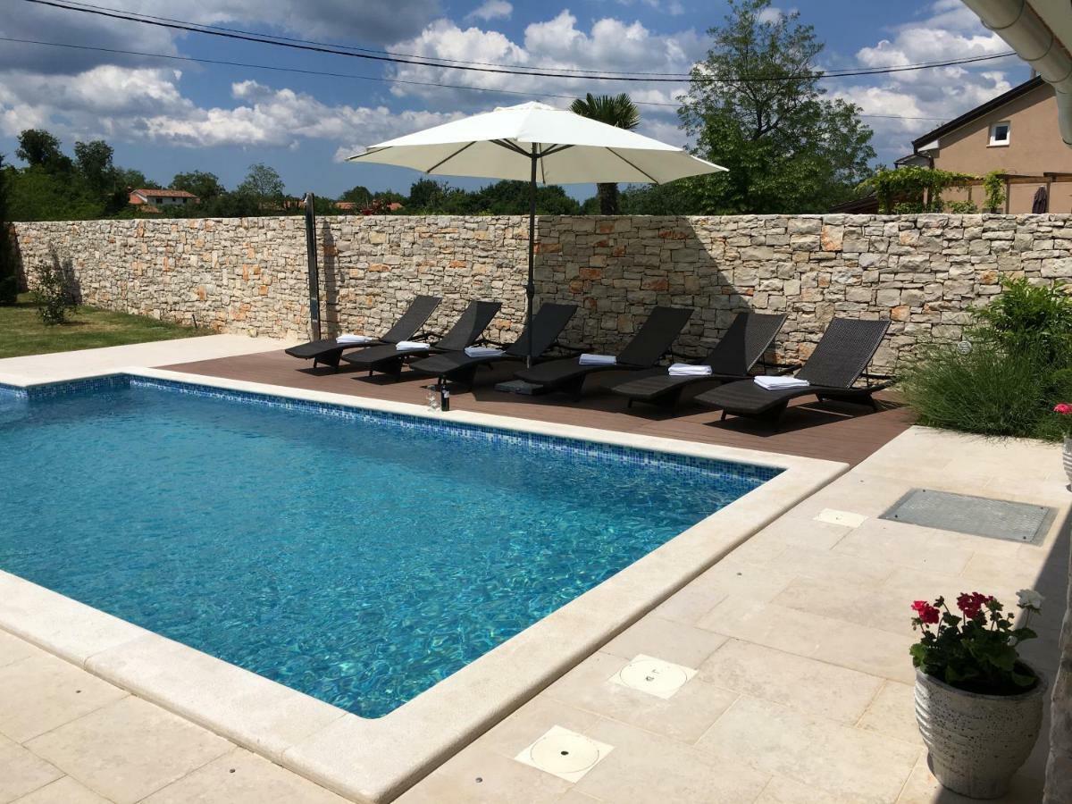 Villa Blanca With A Heated Private Pool Ruzici  エクステリア 写真