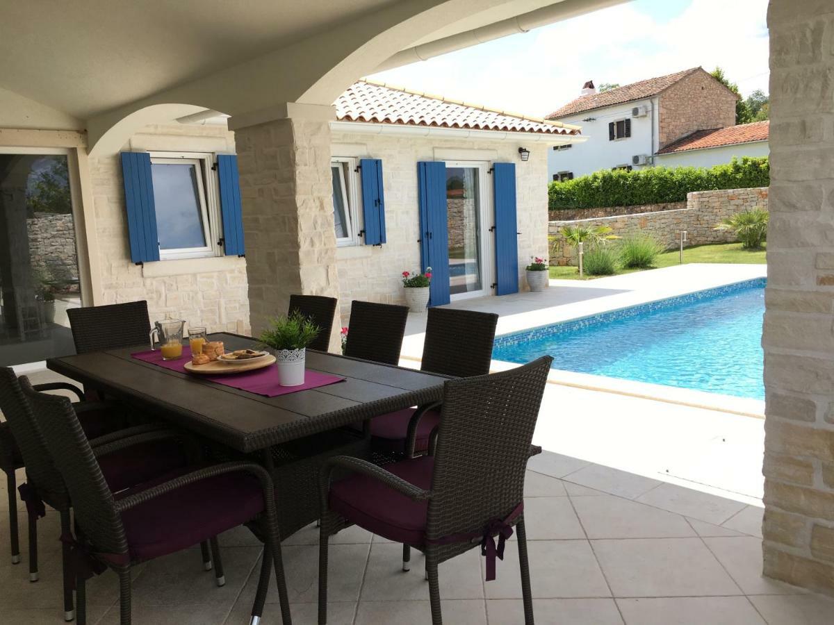 Villa Blanca With A Heated Private Pool Ruzici  エクステリア 写真