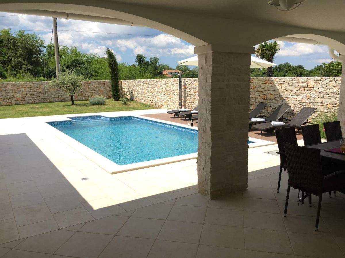 Villa Blanca With A Heated Private Pool Ruzici  エクステリア 写真