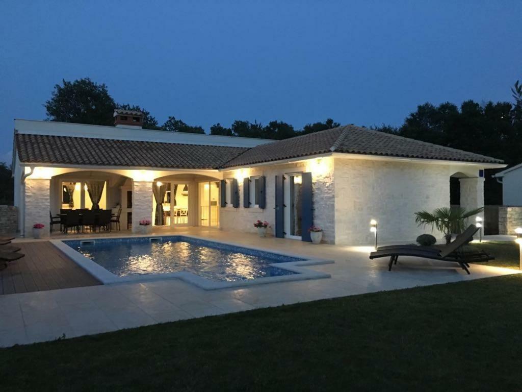 Villa Blanca With A Heated Private Pool Ruzici  エクステリア 写真
