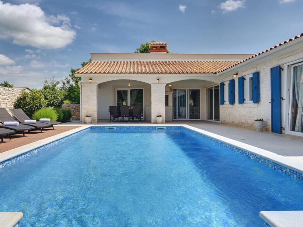 Villa Blanca With A Heated Private Pool Ruzici  エクステリア 写真